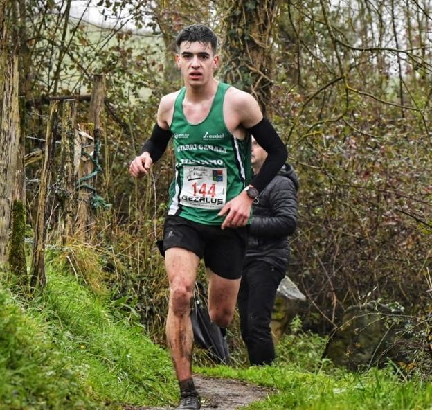 Ibai Larreak 8 Miliak mendi lasterketa irabazi eta errekorra hobetu du