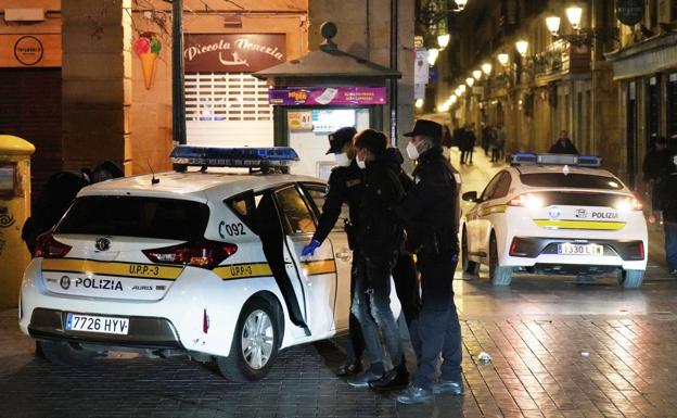 Un repunte de robos y hurtos colapsa los calabozos de San Sebastián