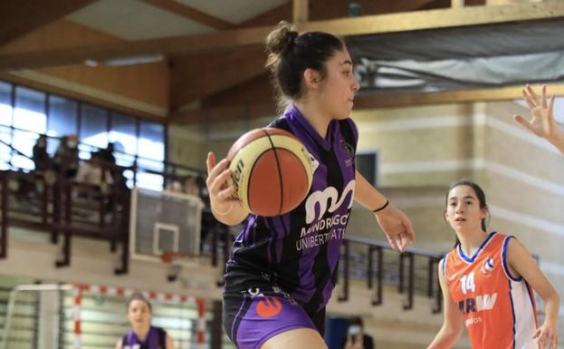 Victoria de las chicas del Mondragon Unibertsitatea y derrota del equipo EBA