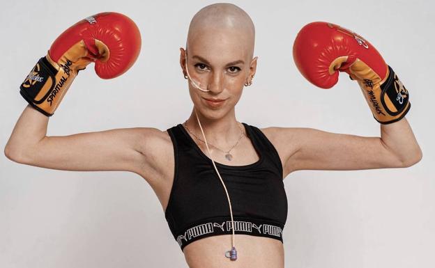 Elena Huelva, la joven 'influencer' que lucha contra el cáncer