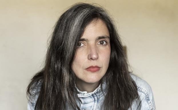 «Me identifico con Emily Dickinson, la reclusión es un refugio para el artista»