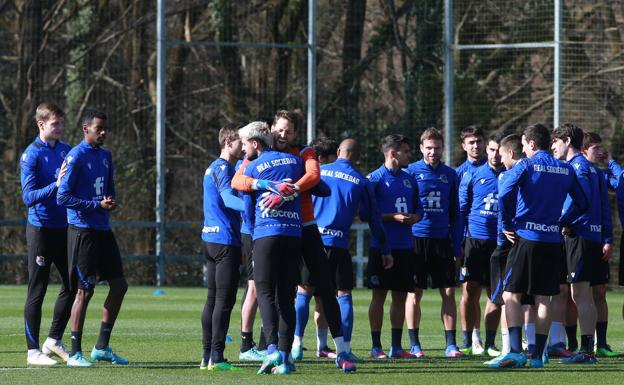 Mikel Merino cae de una lista en la que entran Alexander Isak y Adnan Januzaj