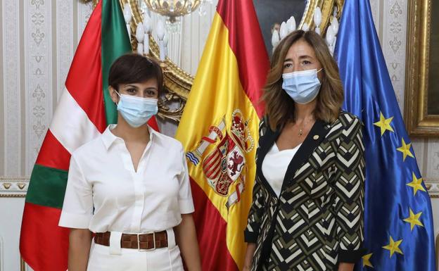 Los gobiernos vasco y central cierran el traspaso del IMV tras salvar los últimos flecos