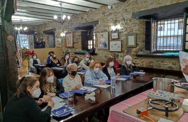 La 'Sorgin dantza' abre el Carnaval con el grupo de Musika Eskola