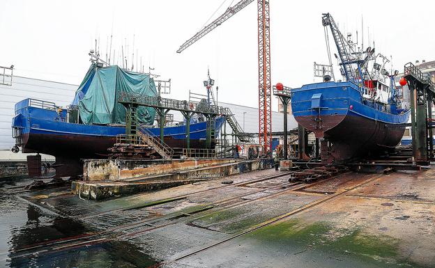 El taller en tierra de los barcos de bajura