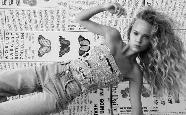 Vestirse de periódico es tendencia