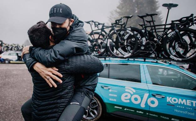 El Giro resuelve a la italiana el dilema de las invitaciones