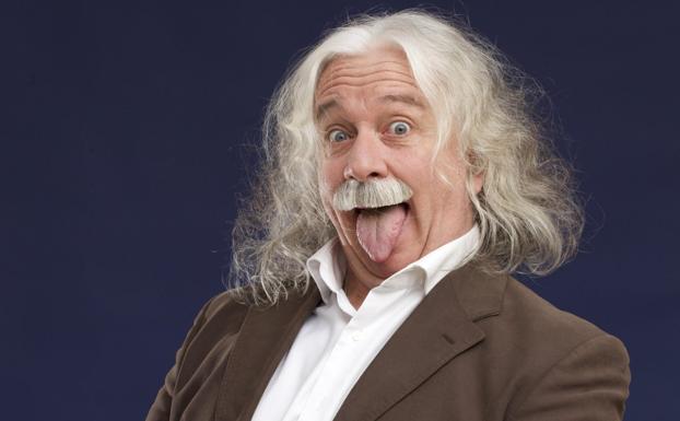 Oscar Terol: «El mundo está hoy invivible, pero hasta Einstein vio una salida en el humor y en el amor»