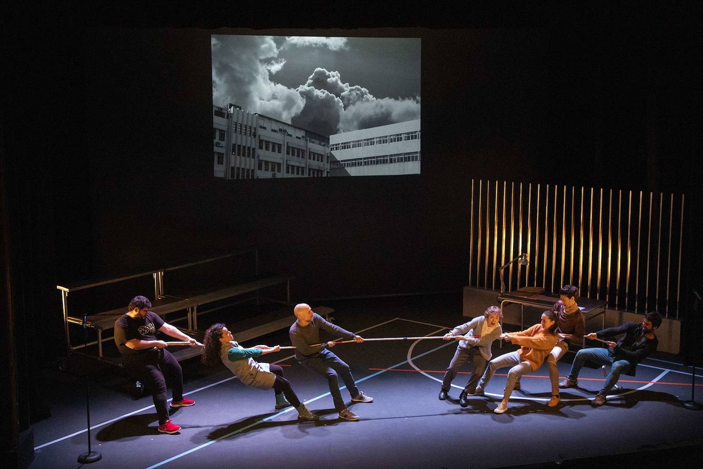 Antzezlan bat garatuko duten zortzi sortzaileren bila