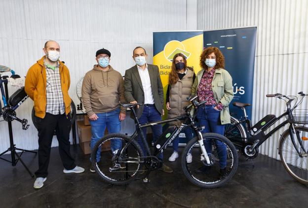Bidasoa activa busca un nicho de empleo en la bicicleta junto a Emaús y Balazta