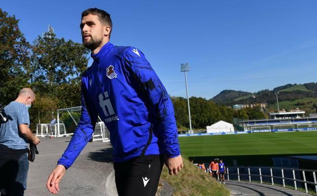 Adnan Januzaj entrena con el grupo y Mikel Merino no salta al campo