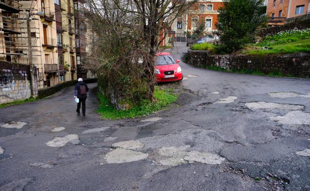 El Ayuntamiento de San Sebastián no reparará el pavimento de Maldatxo al ser de titularidad privada