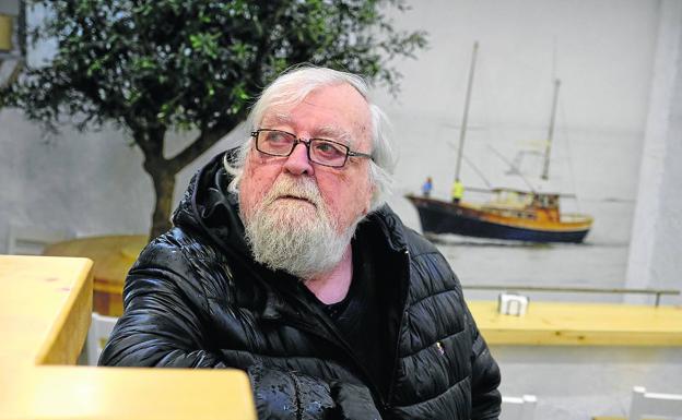 «Todo escritor desea llegar a los lectores y huir de la penumbra»