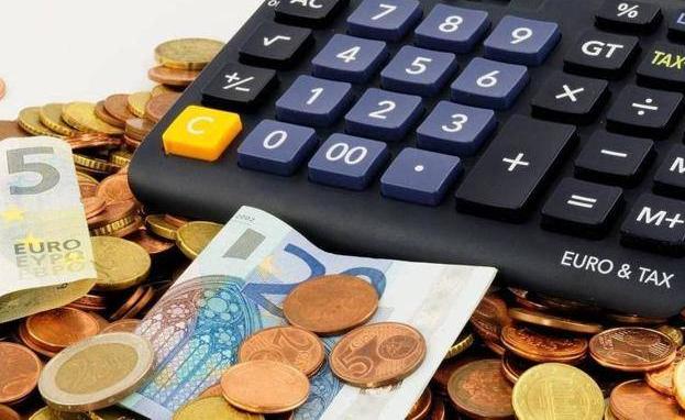 De 2 a 10 euros, estas son las comisiones de la banca por ingresos en efectivo