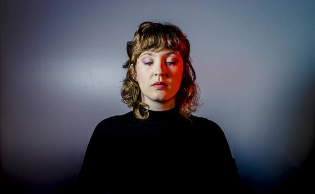 Lau euskal emakume sortzaile, musikaz eta iparra eta hegoaren arteko mugen inguruan