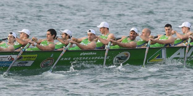 Hondarribia termina segundo en casa y pierde el trono de su descenso