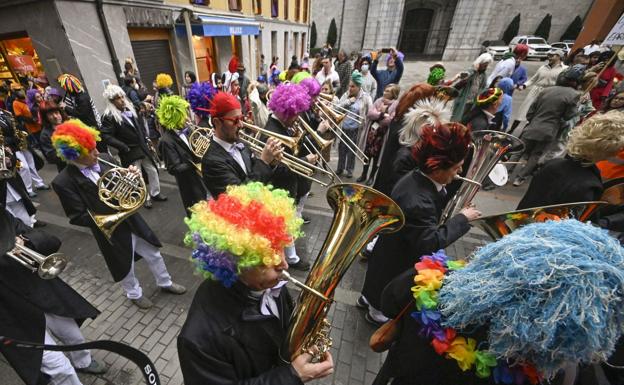 Continúa el efecto Carnaval: Tolosa triplica la tasa en diez días y empeoran Azpeitia, Irun y Donostia