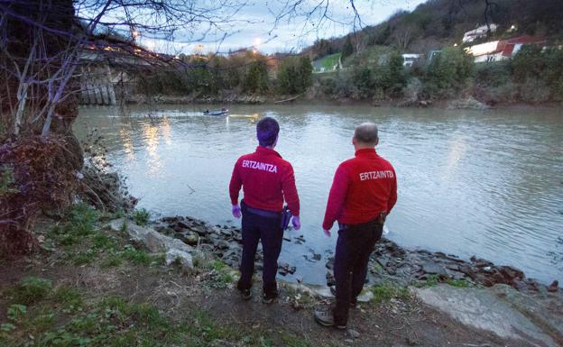 Hoy se retomará la búsqueda del joven migrante desaparecido en el Bidasoa