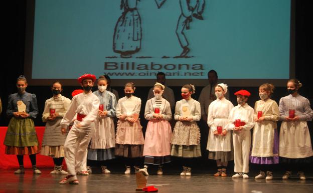 Amplia representación de Oinkari Dantza Taldea en Elgoibar