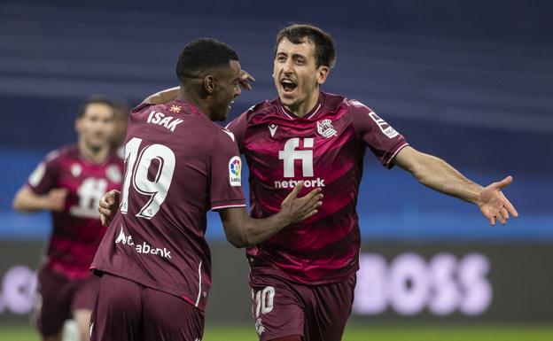 Oyarzabal y Merino siguen al margen, pero estarán disponibles para jugar mañana