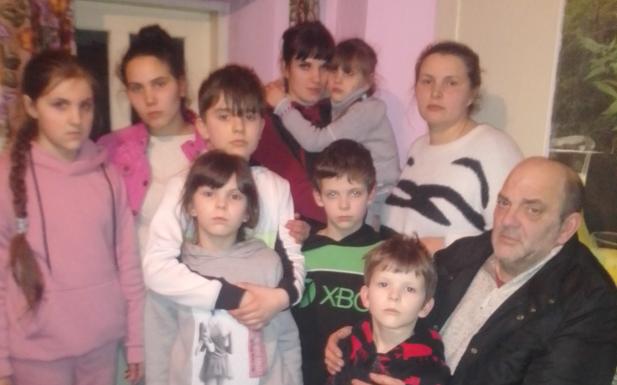 «De noche nos hemos refugiado en el bosque durante los bombardeos»