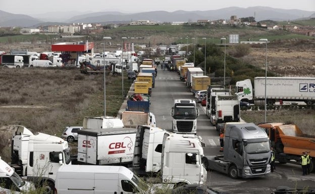 Hiru destaca el «amplio seguimiento» de la huelga del transporte