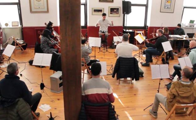 Musikal bilakatuko dute Toti Martinez de Lezearen 'Bretxa' eleberria