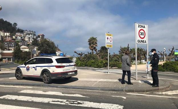 «A toda la población, está prohibido salir de casa, excepto para comprar cosas de primera necesidad»