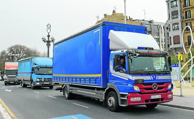 La huelga de transportistas avanza y causa afecciones puntuales en Gipuzkoa
