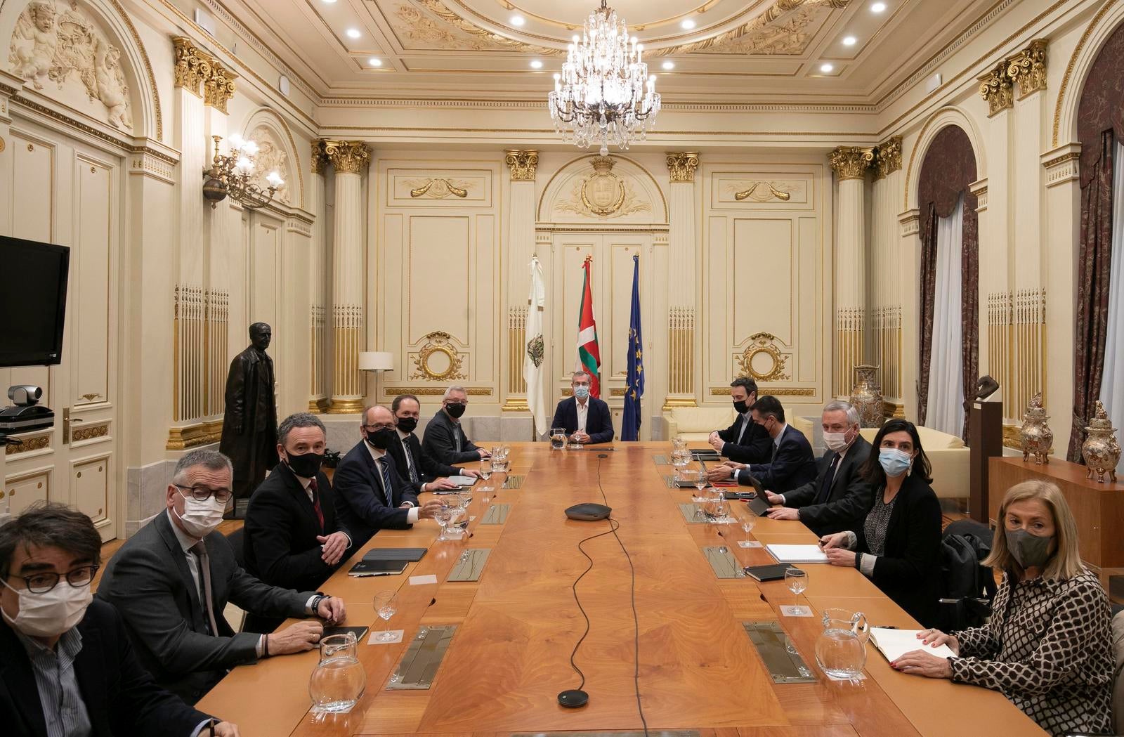 La Diputación promete «cercanía» a las empresas y pide «medidas urgentes» para frenar el precio de la energía