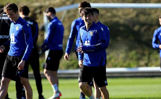 David Silva vuelve con el grupo y apura para viajar a Sevillla