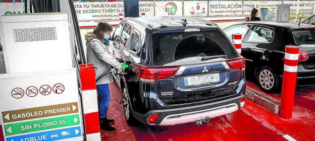 Gasolineras alavesas imponen el prepago porque «cada vez más clientes se van sin pagar»