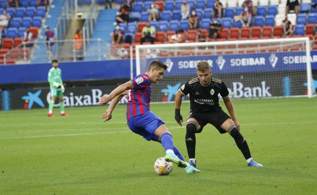 Con las espadas afiladas para luchar contra la historia