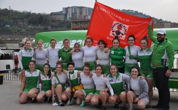 La trainera femenina de Hondarribia se lleva la bandera de Deustu