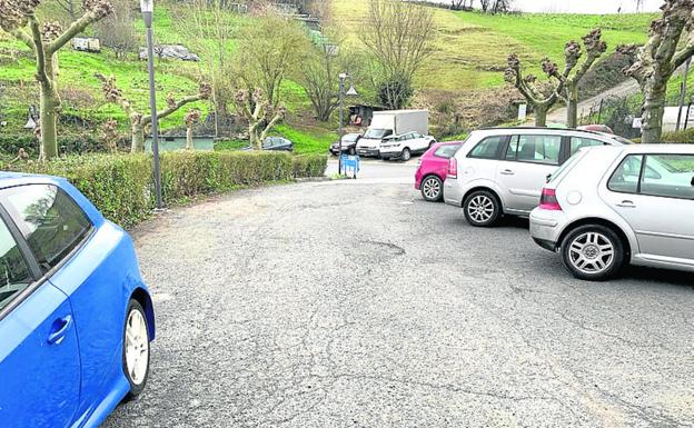 Obras de asfaltado en los estacionamientos del barrio de Mundo Mejor