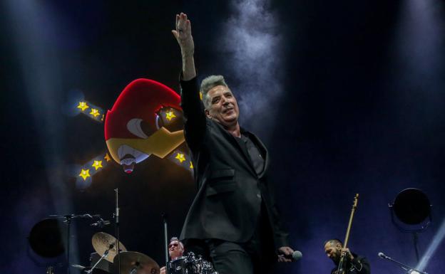 «Es fácil replegarte en la burbuja del rock, pero una enfermedad saca tu cara real»