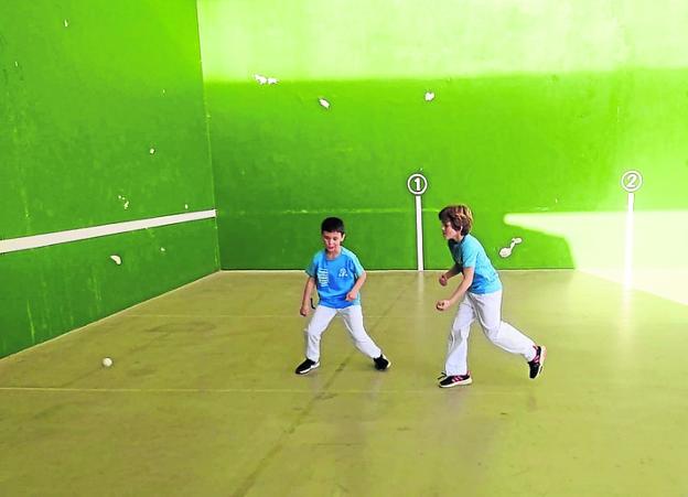 Benjaminen azken partidak jokatu dira, haurren txapelketa aurrera eginez