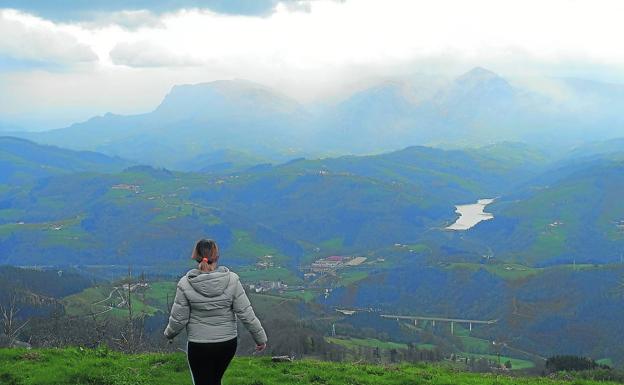 Intxur, por el antiguo castro de Tolosaldea