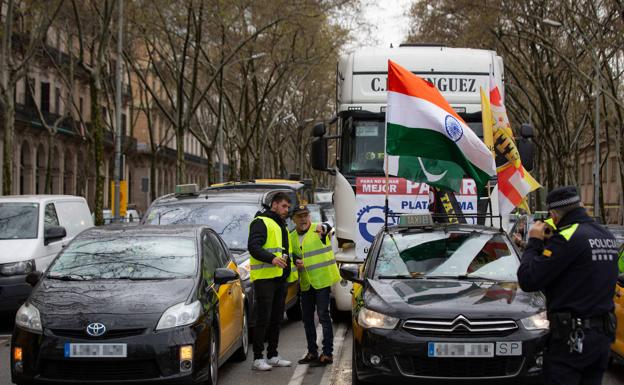 Desconvocada la manifestación del domingo de taxistas, autobuses y VTC tras el acuerdo del transporte