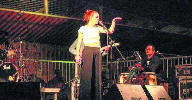 Ainhoa Larrañaga presenta hoy en Erribera su nuevo single 'Munduaren amaiera'