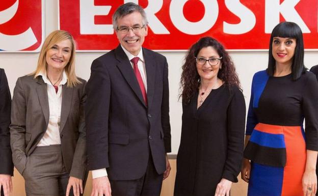 Rosa Carabel sustituirá a Agustín Markaide en la dirección de Eroski