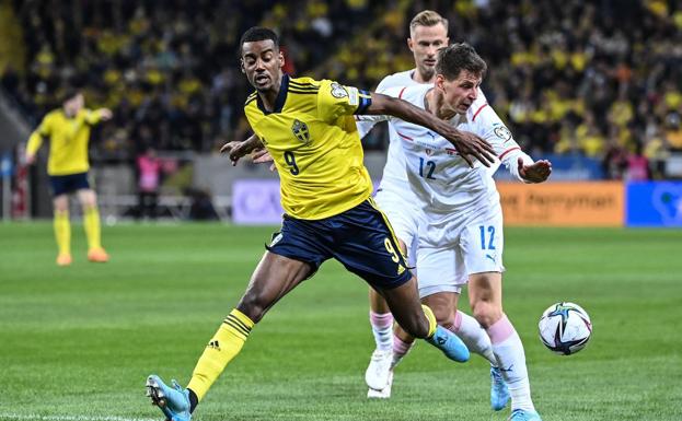 Sorloth, Isak y Januzaj acumulan minutos con sus selecciones antes de llegar a Donostia