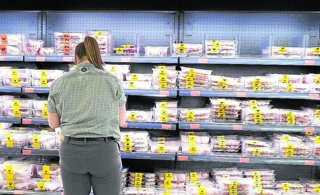 Los supermercados garantizan el abastecimiento, pero con menos oferta