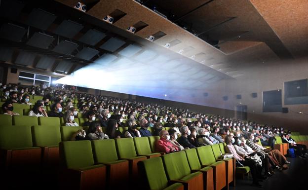 «Quitar las mascarillas sería uno de los próximos pasos»
