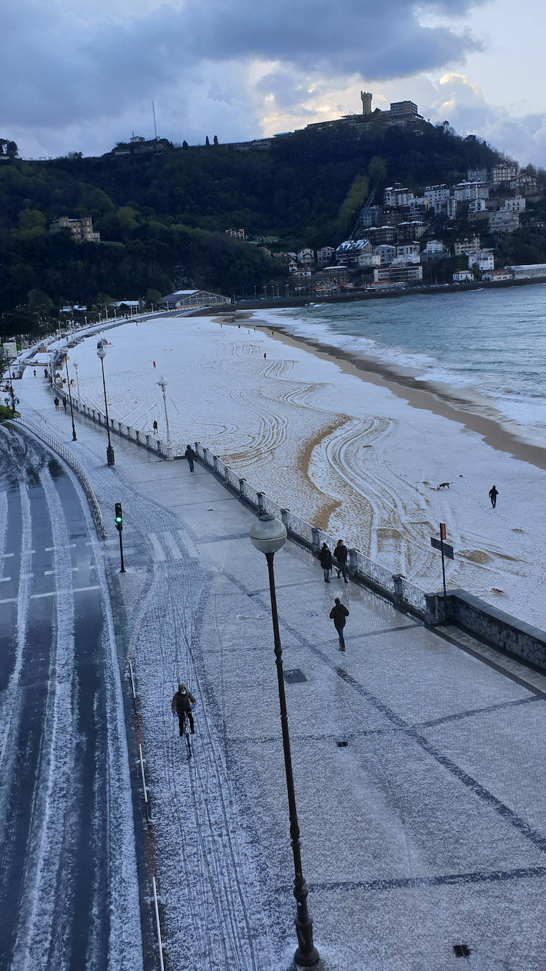 La nieve complica la circulación en las carreteras de Gipuzkoa