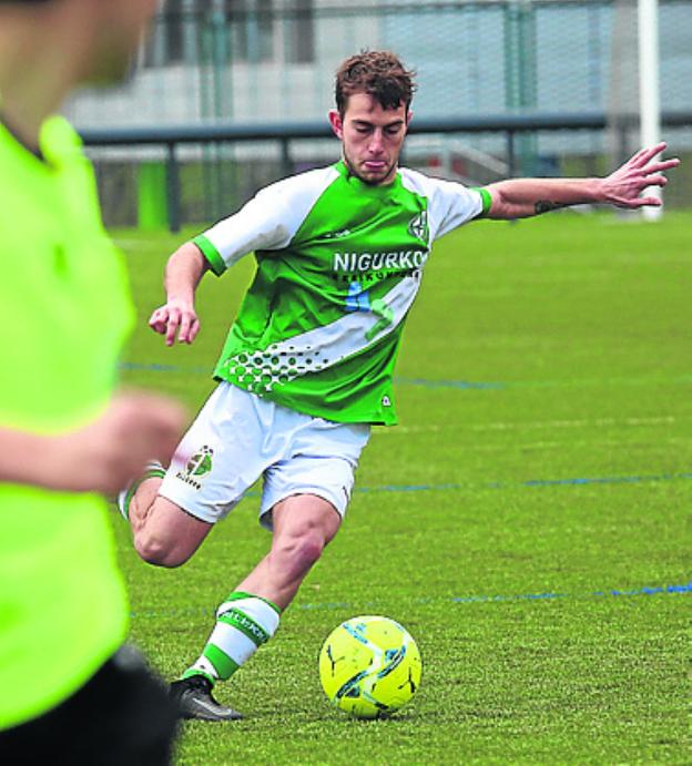 El Allerru se enfrenta mañana al Eibar en Plazeta con la urgencia de sumar tres puntos