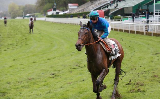 David Farlete sorprende con sus yeguas en el estreno