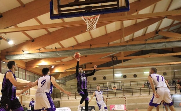 Domingo de baloncesto en Iturripe con mucho en juego para los 2 equipos del Mondragon Unibertsitatea