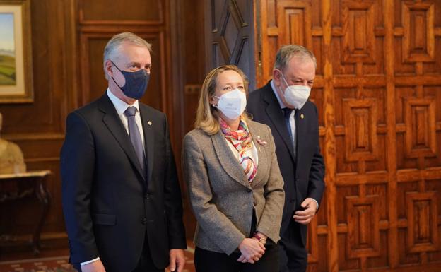 Calviño trata de reforzar la cogobernanza con Urkullu para facilitar las inversiones prioritarias en Euskadi