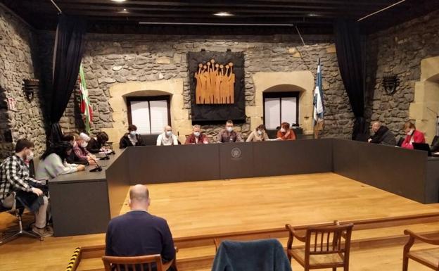 Saharako eta Ukrainako gatazketarako konponbidea eskatu du Udalak